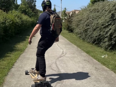 Circular legalmente con un skate eléctrico en Francia